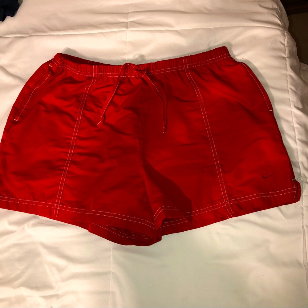 Women’s Large (12/14) red drawstring Nike shorts 🌻